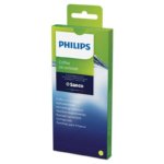 Philips CA6704/10 – чистящее средство для кофемашин, выпущенных под торговыми марками Philips и Saeco. Это таблетки, которые эффективно удаляют жир и масляный налёт с варочной группы, капельного фильтра и других внутренних компонентов. Пользоваться ими чрезвычайно просто, достаточно лишь выполнить то, что указано в инструкции. Компания-производитель рекомендует применять их не реже раза в месяц или после приготовления 500 чашек, чтобы вы могли получить по-настоящему вкусный и ароматный напиток без неприятного осадка.